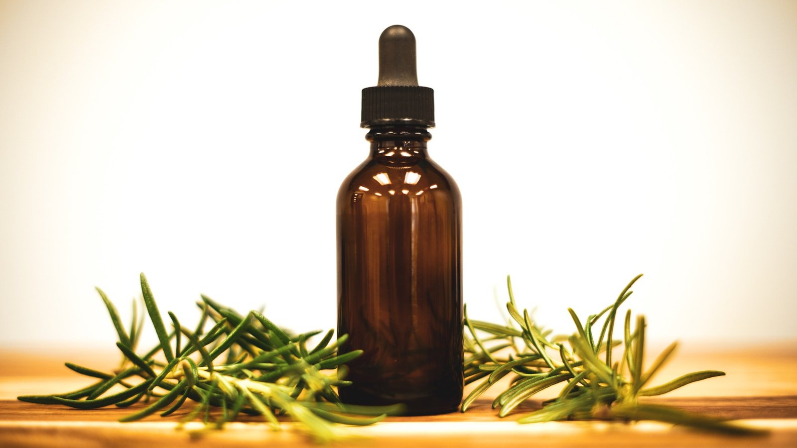 Minyak rambut herba botani menyokong mikrobiom kulit kepala dan melancarkan peredaran darah